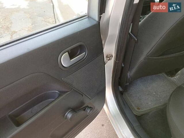 Сірий Форд Фьюжен, об'ємом двигуна 1.6 л та пробігом 237 тис. км за 5300 $, фото 38 на Automoto.ua