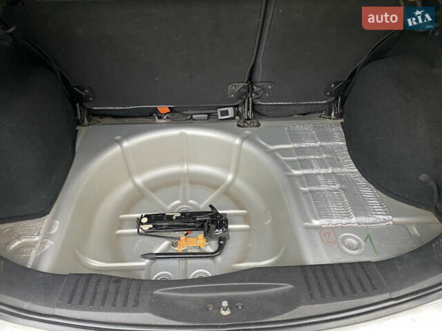 Сірий Форд Фьюжен, об'ємом двигуна 1.6 л та пробігом 185 тис. км за 6500 $, фото 24 на Automoto.ua