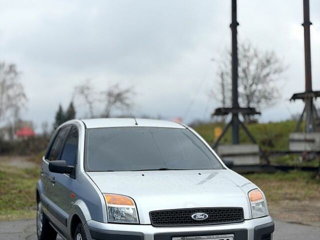 Серый Форд Фьюжн, объемом двигателя 1.2 л и пробегом 200 тыс. км за 4999 $, фото 1 на Automoto.ua