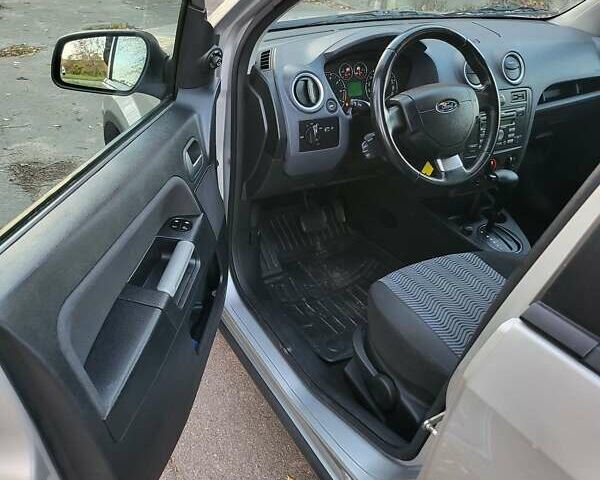 Серый Форд Фьюжн, объемом двигателя 1.6 л и пробегом 196 тыс. км за 5990 $, фото 9 на Automoto.ua