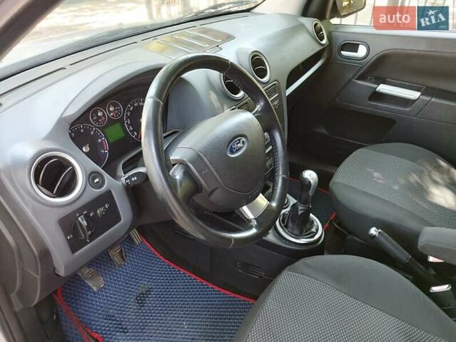 Сірий Форд Фьюжен, об'ємом двигуна 1.6 л та пробігом 237 тис. км за 5300 $, фото 22 на Automoto.ua