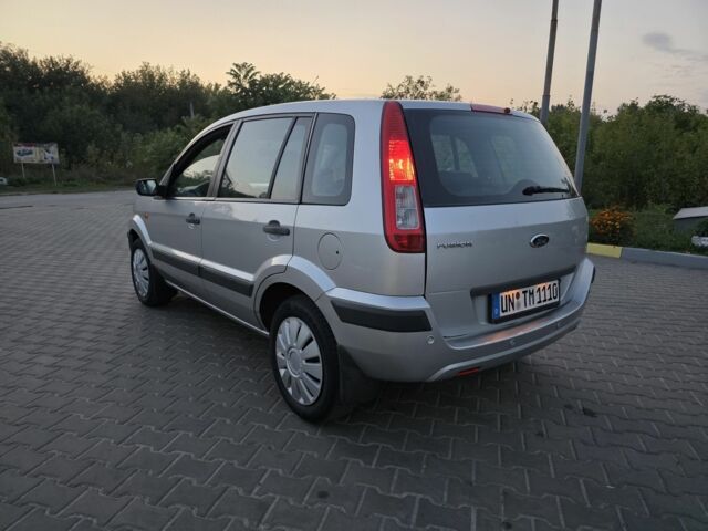 Серый Форд Фьюжн, объемом двигателя 1.3 л и пробегом 160 тыс. км за 3999 $, фото 3 на Automoto.ua