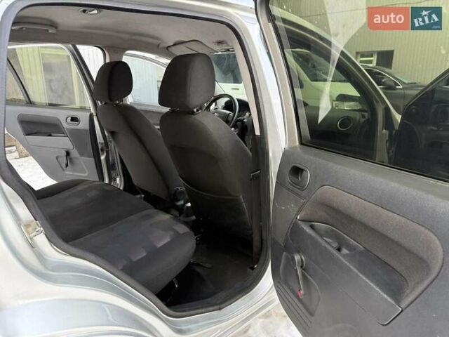 Серый Форд Фьюжн, объемом двигателя 1.4 л и пробегом 251 тыс. км за 3850 $, фото 10 на Automoto.ua