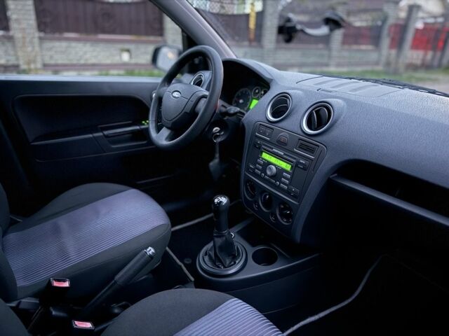 Сірий Форд Фьюжен, об'ємом двигуна 1.4 л та пробігом 173 тис. км за 5500 $, фото 13 на Automoto.ua