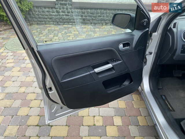 Сірий Форд Фьюжен, об'ємом двигуна 1.6 л та пробігом 185 тис. км за 6500 $, фото 7 на Automoto.ua