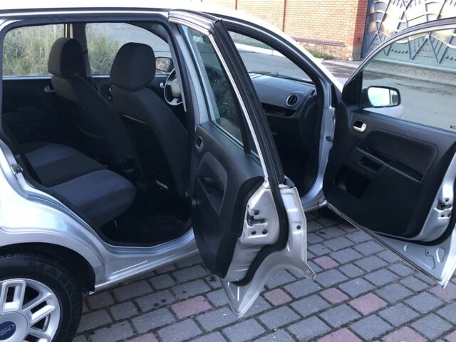 Сірий Форд Фьюжен, об'ємом двигуна 1.4 л та пробігом 160 тис. км за 3150 $, фото 5 на Automoto.ua