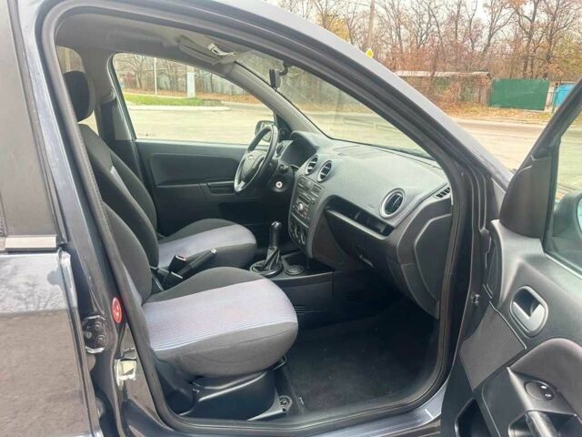 Серый Форд Фьюжн, объемом двигателя 1.4 л и пробегом 178 тыс. км за 5600 $, фото 18 на Automoto.ua