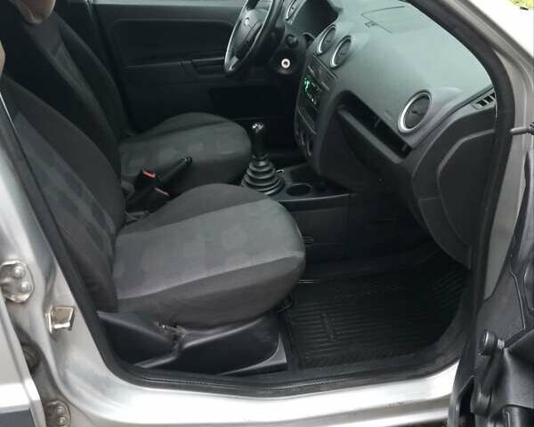 Серый Форд Фьюжн, объемом двигателя 1.4 л и пробегом 240 тыс. км за 3700 $, фото 9 на Automoto.ua