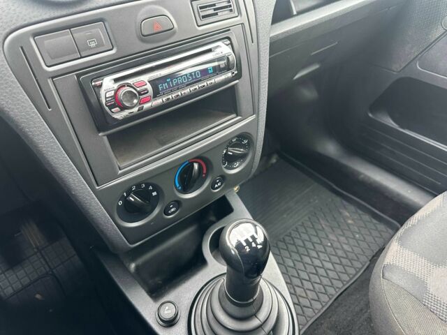 Серый Форд Фьюжн, объемом двигателя 1.4 л и пробегом 178 тыс. км за 3900 $, фото 15 на Automoto.ua