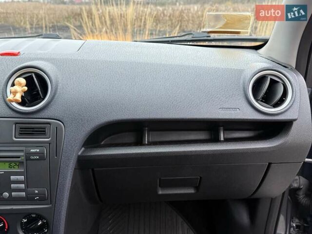 Серый Форд Фьюжн, объемом двигателя 1.39 л и пробегом 111 тыс. км за 6300 $, фото 5 на Automoto.ua