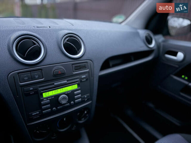 Серый Форд Фьюжн, объемом двигателя 1.4 л и пробегом 173 тыс. км за 5500 $, фото 31 на Automoto.ua