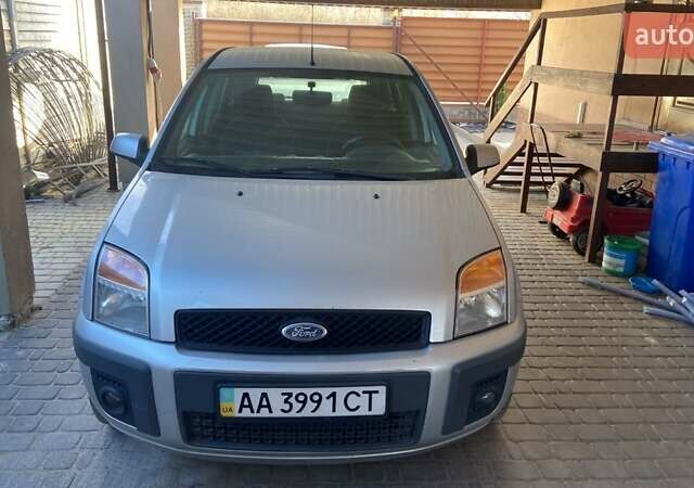 Серый Форд Фьюжн, объемом двигателя 1.4 л и пробегом 182 тыс. км за 5200 $, фото 4 на Automoto.ua