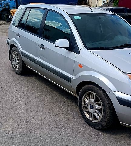 Сірий Форд Фьюжен, об'ємом двигуна 1.4 л та пробігом 265 тис. км за 4000 $, фото 5 на Automoto.ua