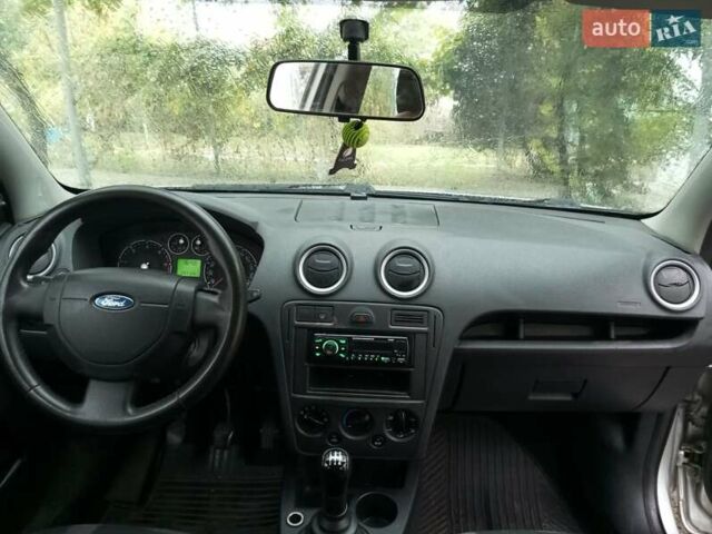 Серый Форд Фьюжн, объемом двигателя 1.4 л и пробегом 240 тыс. км за 3700 $, фото 6 на Automoto.ua