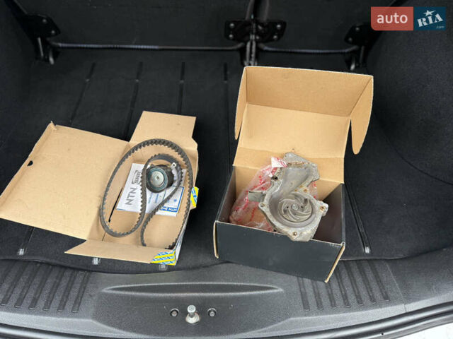 Серый Форд Фьюжн, объемом двигателя 1.4 л и пробегом 173 тыс. км за 5500 $, фото 53 на Automoto.ua