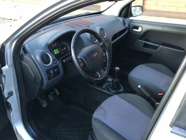 Сірий Форд Фьюжен, об'ємом двигуна 1.4 л та пробігом 160 тис. км за 3150 $, фото 12 на Automoto.ua