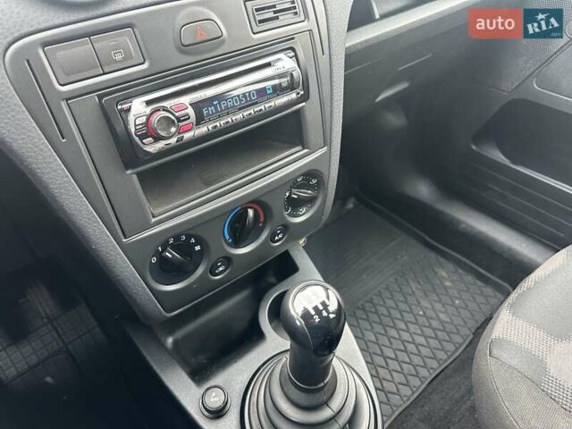 Сірий Форд Фьюжен, об'ємом двигуна 1.4 л та пробігом 178 тис. км за 3900 $, фото 16 на Automoto.ua