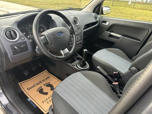 Серый Форд Фьюжн, объемом двигателя 1.4 л и пробегом 217 тыс. км за 5600 $, фото 7 на Automoto.ua