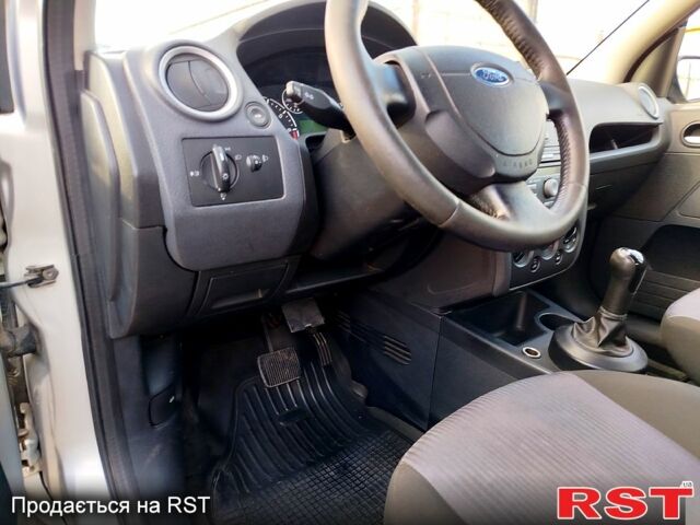 Сірий Форд Фьюжен, об'ємом двигуна 1.4 л та пробігом 230 тис. км за 4500 $, фото 4 на Automoto.ua