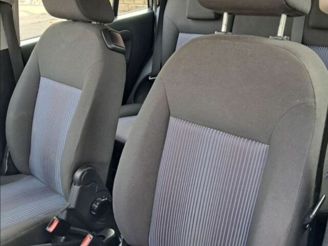 Серый Форд Фьюжн, объемом двигателя 1.4 л и пробегом 228 тыс. км за 4900 $, фото 6 на Automoto.ua