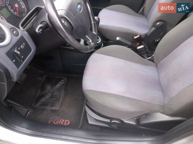 Серый Форд Фьюжн, объемом двигателя 1.4 л и пробегом 182 тыс. км за 5200 $, фото 21 на Automoto.ua