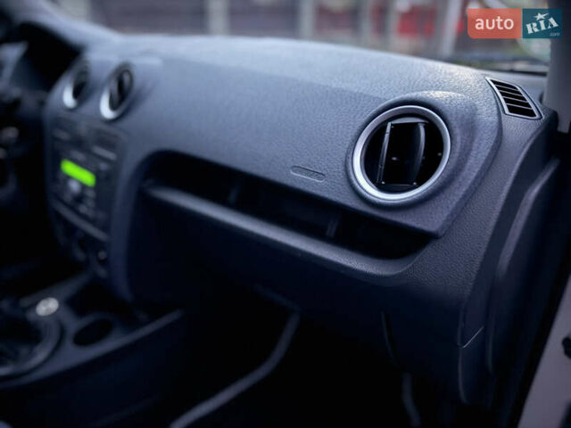 Серый Форд Фьюжн, объемом двигателя 1.4 л и пробегом 173 тыс. км за 5500 $, фото 37 на Automoto.ua