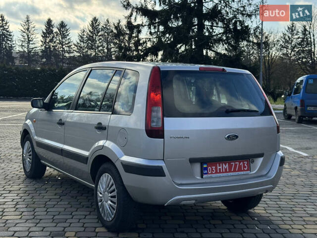 Серый Форд Фьюжн, объемом двигателя 1.4 л и пробегом 235 тыс. км за 3900 $, фото 7 на Automoto.ua