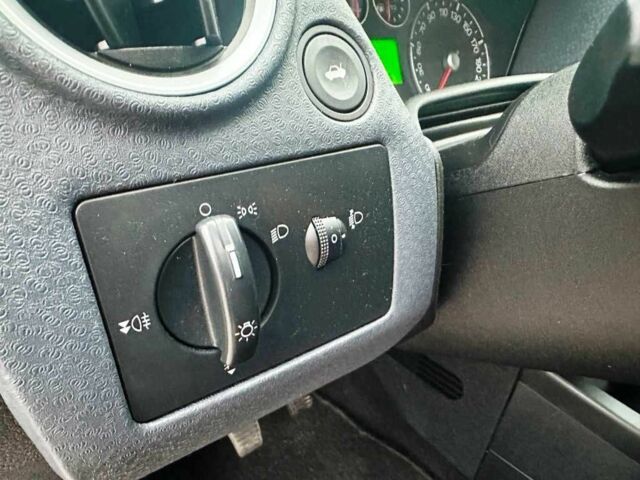 Серый Форд Фьюжн, объемом двигателя 1.4 л и пробегом 178 тыс. км за 5600 $, фото 13 на Automoto.ua