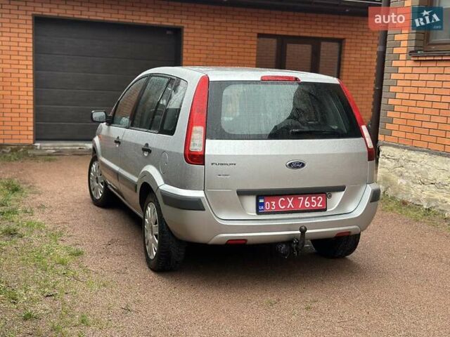 Сірий Форд Фьюжен, об'ємом двигуна 1.4 л та пробігом 158 тис. км за 5499 $, фото 1 на Automoto.ua