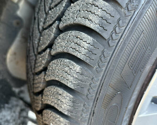 Серый Форд Фьюжн, объемом двигателя 1.4 л и пробегом 236 тыс. км за 4150 $, фото 24 на Automoto.ua