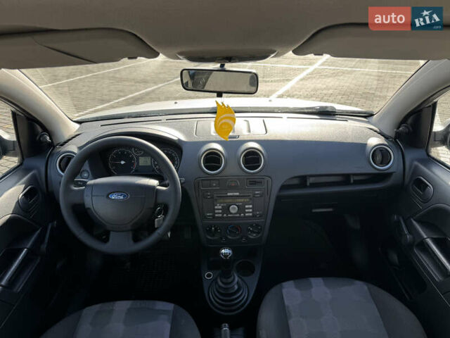 Серый Форд Фьюжн, объемом двигателя 1.4 л и пробегом 235 тыс. км за 3900 $, фото 8 на Automoto.ua