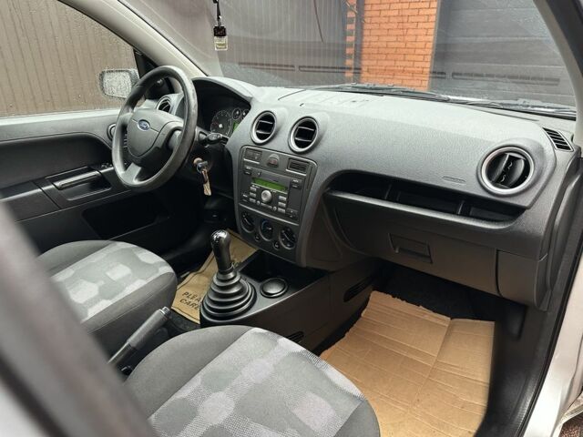 Серый Форд Фьюжн, объемом двигателя 1.4 л и пробегом 150 тыс. км за 5500 $, фото 6 на Automoto.ua