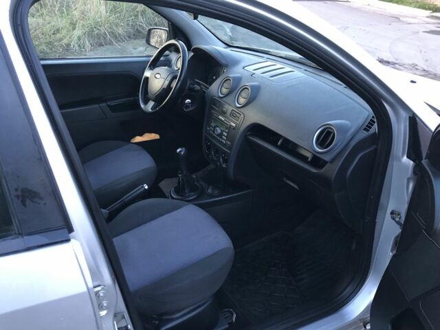 Сірий Форд Фьюжен, об'ємом двигуна 1.4 л та пробігом 160 тис. км за 3150 $, фото 7 на Automoto.ua