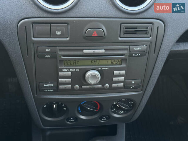 Серый Форд Фьюжн, объемом двигателя 1.4 л и пробегом 235 тыс. км за 3900 $, фото 18 на Automoto.ua