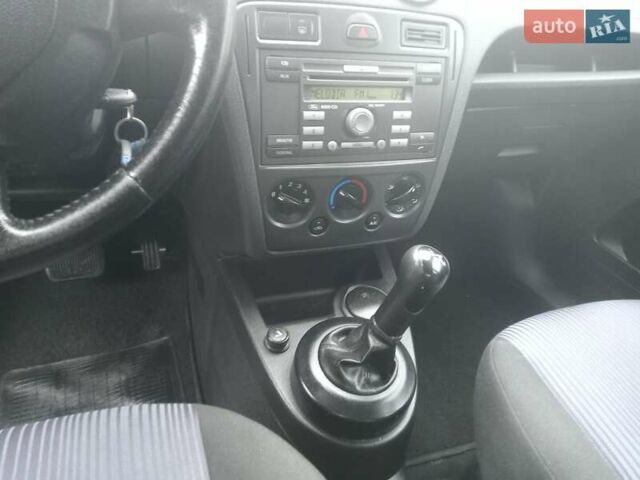 Серый Форд Фьюжн, объемом двигателя 1.4 л и пробегом 182 тыс. км за 5200 $, фото 19 на Automoto.ua