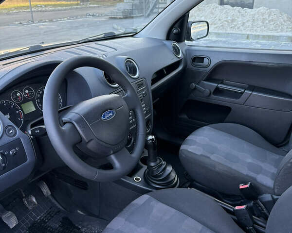 Серый Форд Фьюжн, объемом двигателя 1.4 л и пробегом 236 тыс. км за 4150 $, фото 13 на Automoto.ua