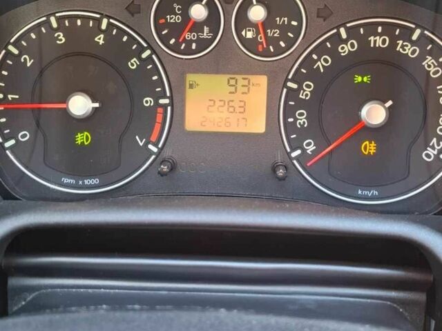 Серый Форд Фьюжн, объемом двигателя 1.4 л и пробегом 242 тыс. км за 4300 $, фото 23 на Automoto.ua