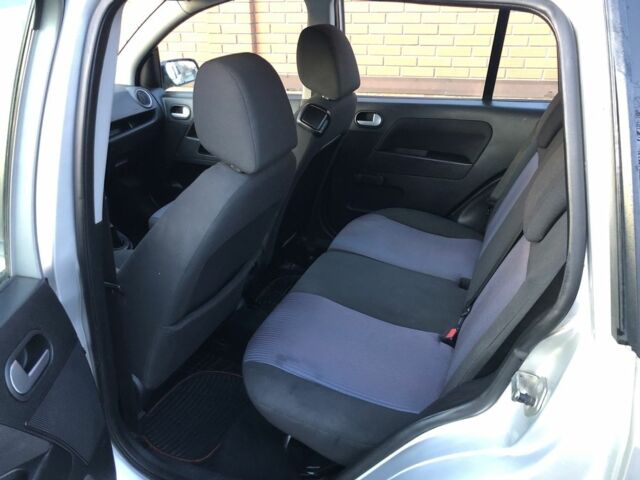 Сірий Форд Фьюжен, об'ємом двигуна 1.4 л та пробігом 160 тис. км за 3150 $, фото 8 на Automoto.ua