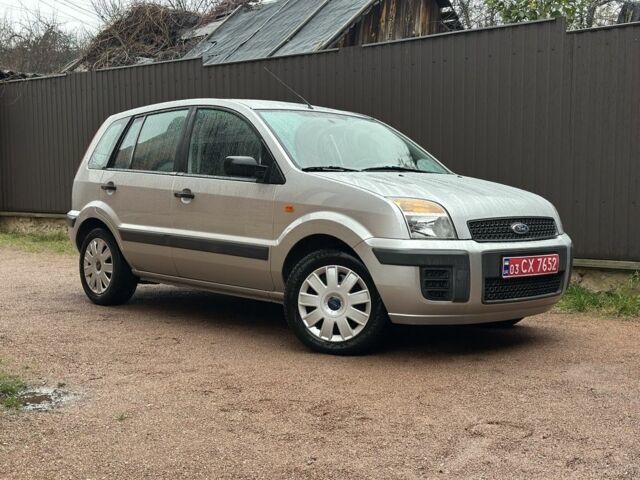 Серый Форд Фьюжн, объемом двигателя 1.4 л и пробегом 150 тыс. км за 5500 $, фото 4 на Automoto.ua