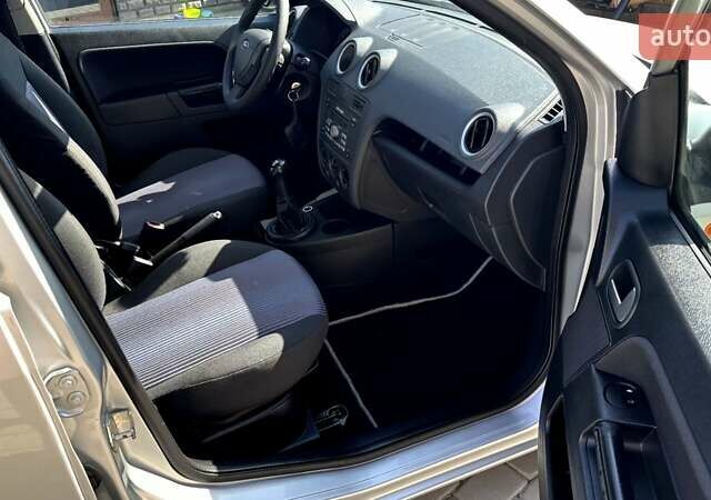 Серый Форд Фьюжн, объемом двигателя 1.4 л и пробегом 170 тыс. км за 5100 $, фото 40 на Automoto.ua