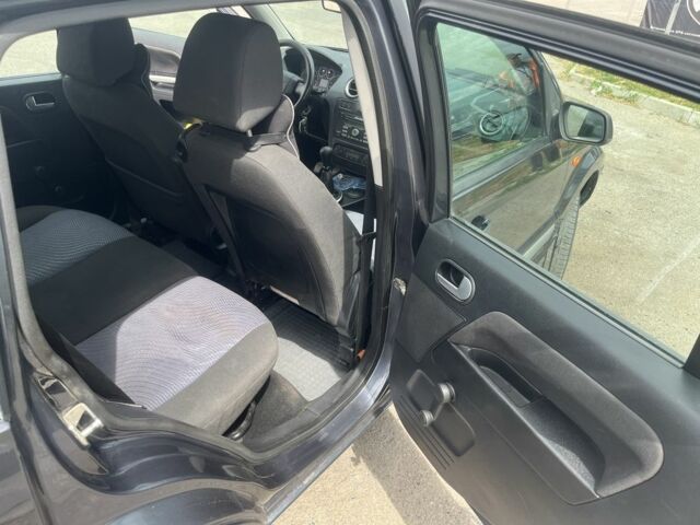 Серый Форд Фьюжн, объемом двигателя 1.6 л и пробегом 236 тыс. км за 4999 $, фото 8 на Automoto.ua