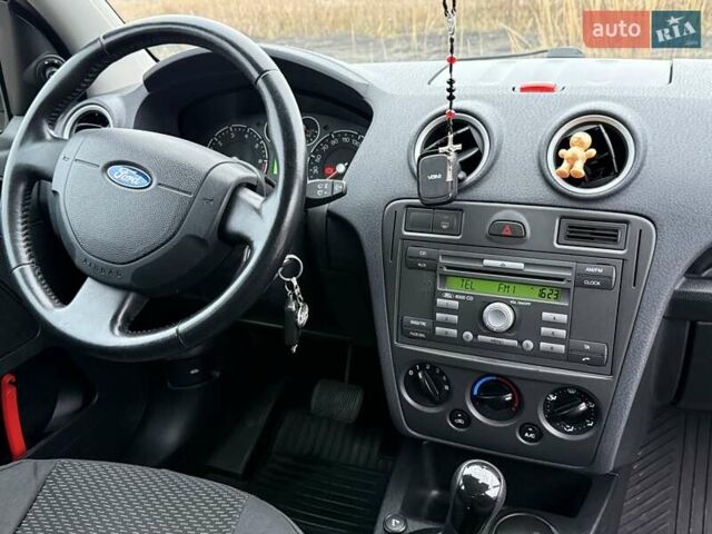 Серый Форд Фьюжн, объемом двигателя 1.39 л и пробегом 111 тыс. км за 6300 $, фото 3 на Automoto.ua