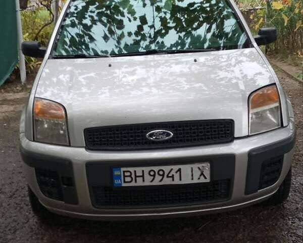 Серый Форд Фьюжн, объемом двигателя 1.4 л и пробегом 240 тыс. км за 3700 $, фото 1 на Automoto.ua