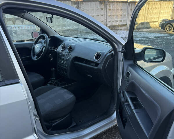 Серый Форд Фьюжн, объемом двигателя 1.4 л и пробегом 236 тыс. км за 4150 $, фото 9 на Automoto.ua