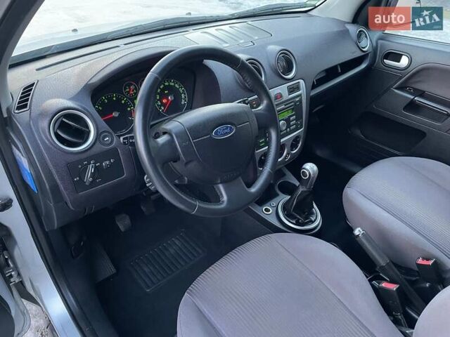 Сірий Форд Фьюжен, об'ємом двигуна 1.6 л та пробігом 115 тис. км за 6480 $, фото 106 на Automoto.ua
