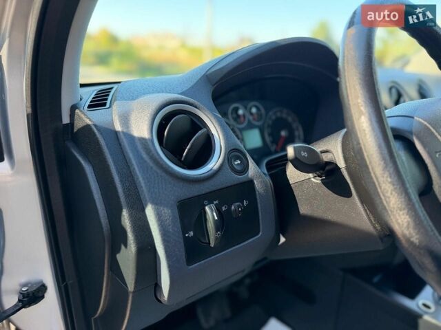 Сірий Форд Фьюжен, об'ємом двигуна 1.6 л та пробігом 115 тис. км за 6650 $, фото 25 на Automoto.ua