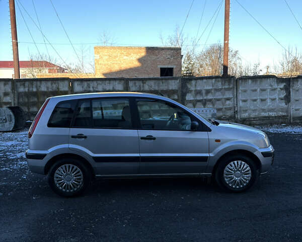 Серый Форд Фьюжн, объемом двигателя 1.4 л и пробегом 236 тыс. км за 4150 $, фото 7 на Automoto.ua