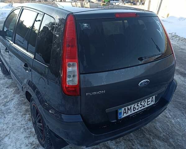 Серый Форд Фьюжн, объемом двигателя 1.6 л и пробегом 160 тыс. км за 3700 $, фото 5 на Automoto.ua