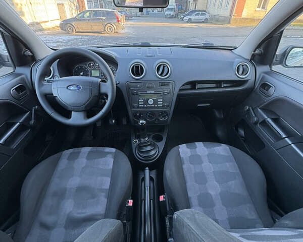 Серый Форд Фьюжн, объемом двигателя 1.4 л и пробегом 236 тыс. км за 4150 $, фото 14 на Automoto.ua
