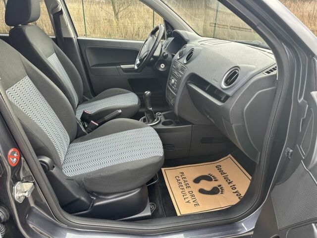 Серый Форд Фьюжн, объемом двигателя 1.4 л и пробегом 217 тыс. км за 5600 $, фото 5 на Automoto.ua